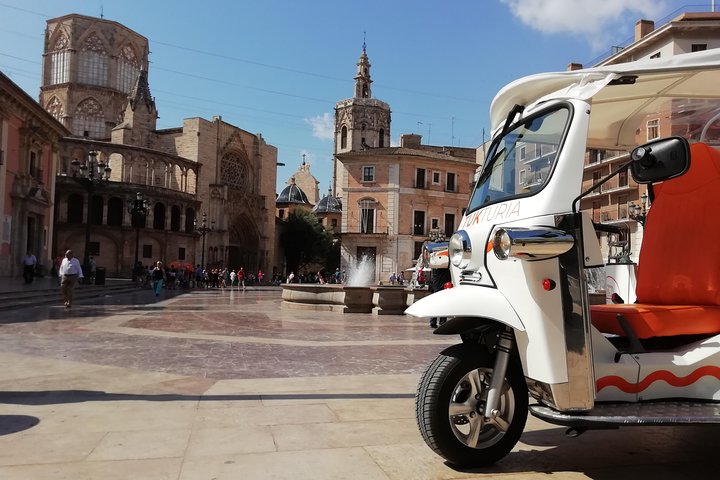 Discover Valencia on Tuk Tuk - Image 4