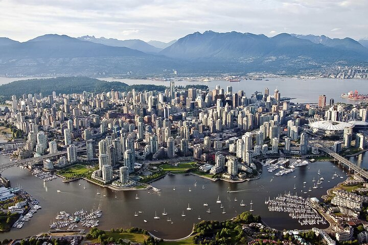 7 hours Private Sightseeing Tour - Vancouver City Adventure - Image 1
