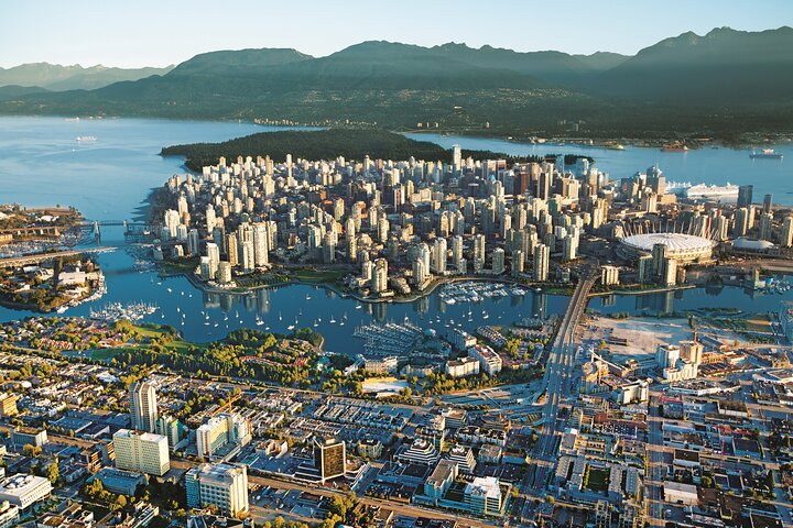 7 hours Private Sightseeing Tour - Vancouver City Adventure - Image 2