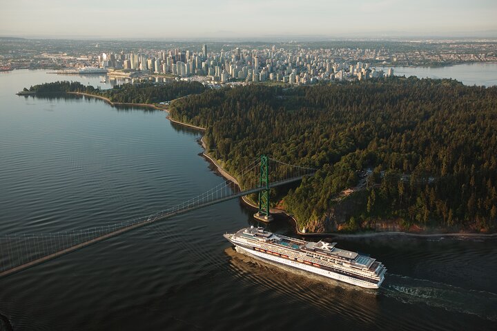Pre/Post Cruise Helicopter Vancouver City Tour with Hotel Pickup - Image 4