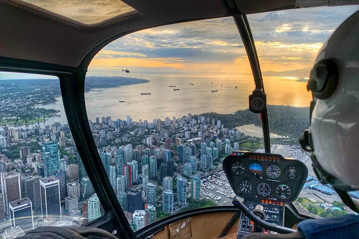 Pre/Post Cruise Helicopter Vancouver City Tour with Hotel Pickup - Image 2
