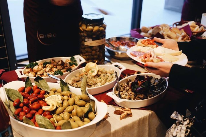 Vancouver City Tour with Indian Meal ( 70 Items Eat as much as you can) - Image 1