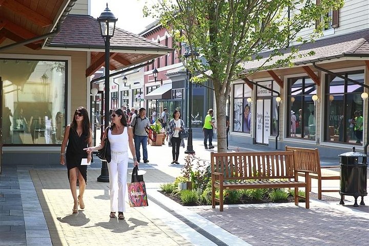 Vancouver Lay Over Shopping (Mc ArthurGlen Designer outlet Mall ) Tour Private - Image 3