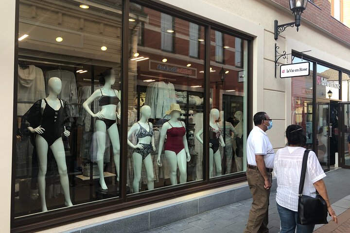 Vancouver Lay Over Shopping (Mc ArthurGlen Designer outlet Mall ) Tour Private - Image 5