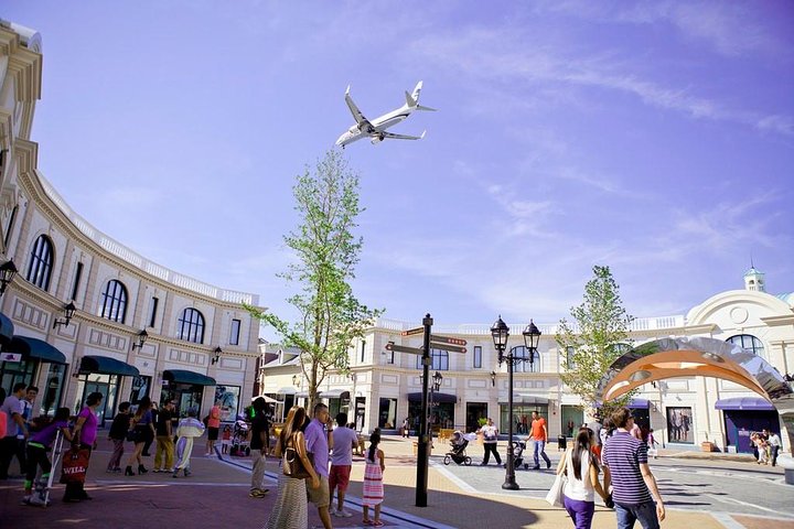 Vancouver Lay Over Shopping (Mc ArthurGlen Designer outlet Mall ) Tour Private - Image 4