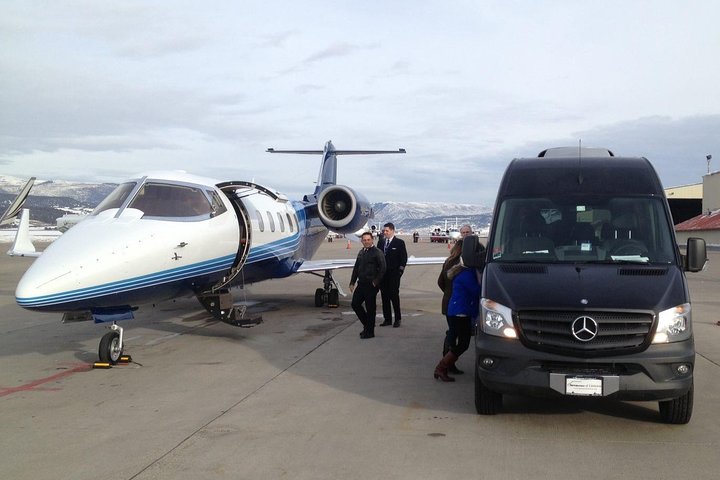 Vancouver Private Charter Tour with Experienced Local Guide - Image 2