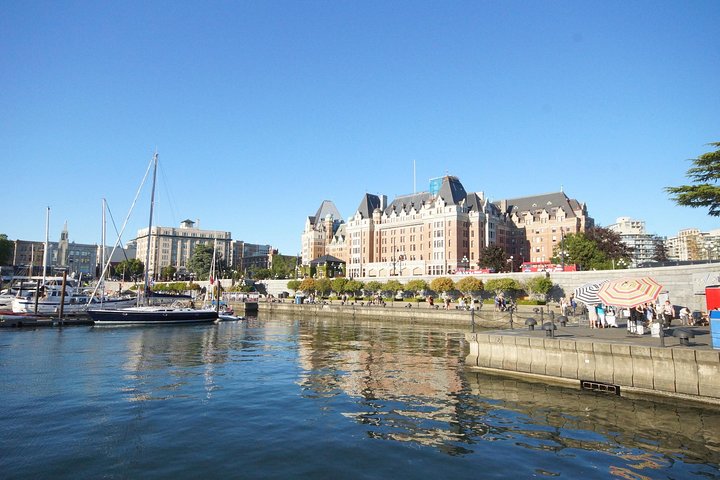 Victoria city and Butchart Gardens  - Image 1