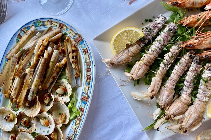 Grand Canal Boat Private Tour , Murano and Burano with lunch in a local restaurant - Image 4