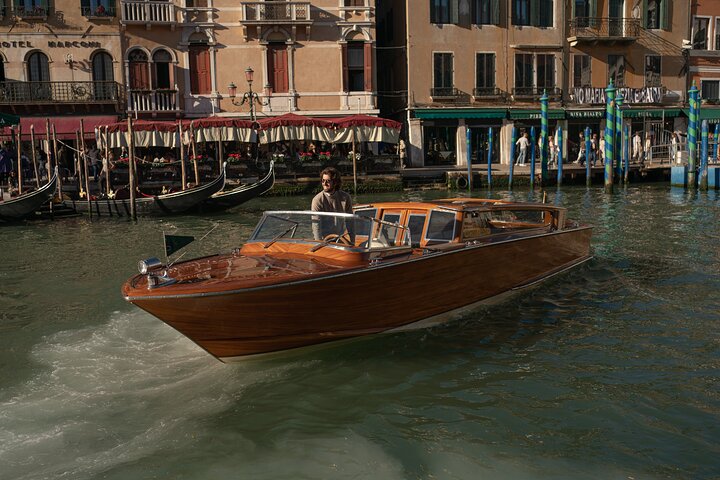 Private LimoBoat Tour Murano Burano and Torcello 4hours - Image 4