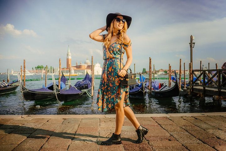 Private Photo Shoot & walking tour - Image 1