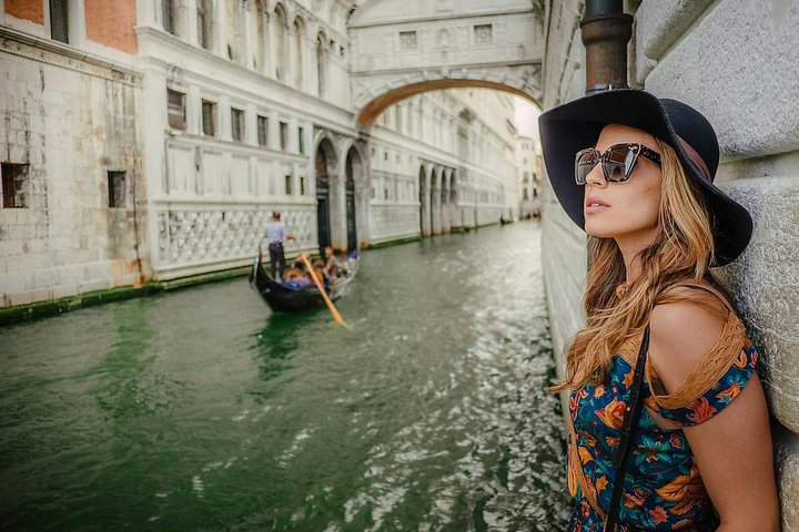 Private Photo Shoot & walking tour - Image 2