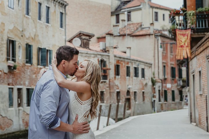 Private Photo Shoot & walking tour - Image 3