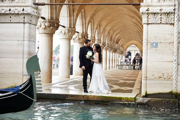 Romantic photo shoot in Venice - Image 1