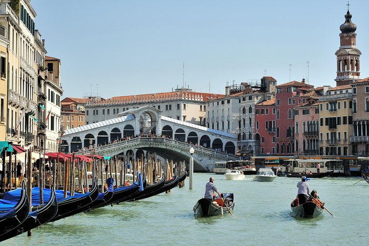 Venice: Private Gondola Tour - 30 minutes - Image 1