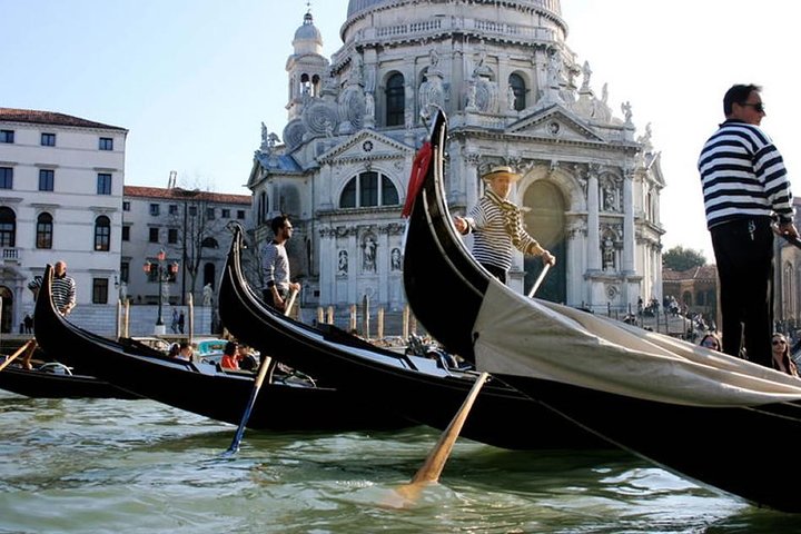 Venice: Private Gondola Tour - 30 minutes - Image 4