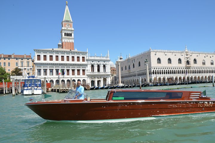 Venice Sunset Experience with Private Luxury Boat and Bottle Prosecco - Image 2
