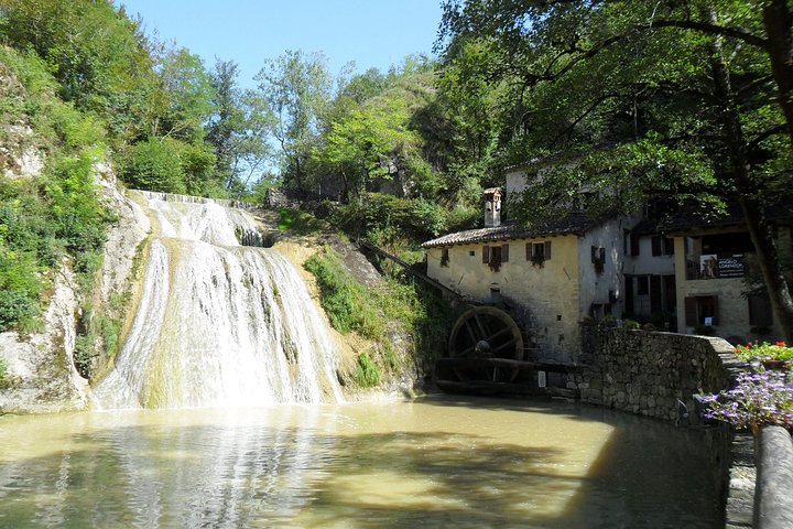 ”Wine is bottled poetry ,that's why I love Prosecco !! private Tour - Image 3