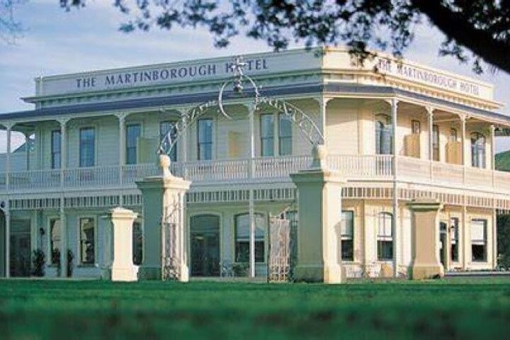 5 hour Martinborough private 3 wine tastings tour with lunch - Image 2