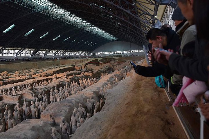 All-inclusive Xi'an Panda and Terracotta Warriors Layover Tour with Lunch - Image 2