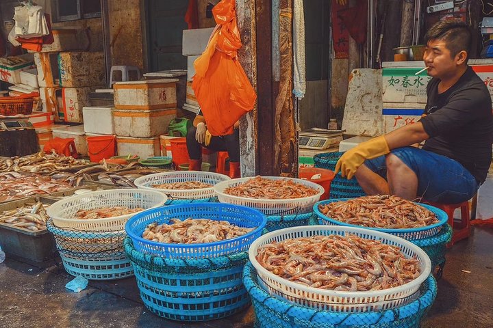 Private Xiamen Sea Food Market & Zhongshan Road Shopping and Eating Experience - Image 3