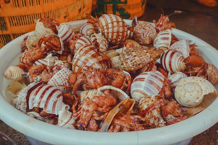 Private Xiamen Sea Food Market & Zhongshan Road Shopping and Eating Experience - Image 1