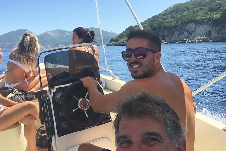 Cruise to turtle's island and caves with a glass bottom boat - Image 5