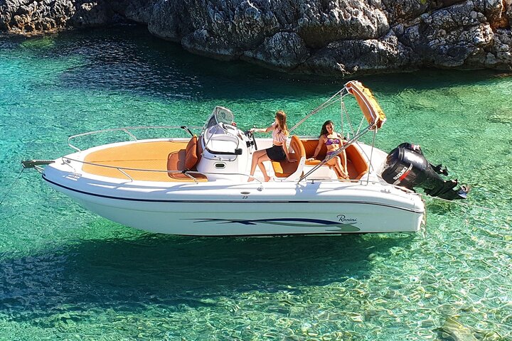 Shipwreck and Blue Caves-7.5m Private Speedboat Tour (up to 8pax) - Image 1