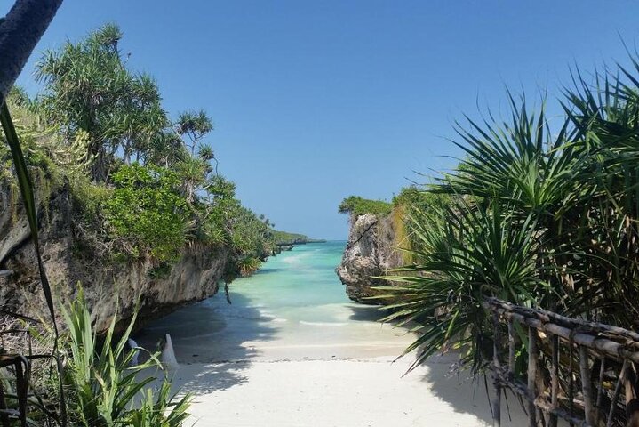 Mtende Beach; Kuza Cave; Paje Beach; Paje Seaweed Center; The Rock Restaurant - Image 3