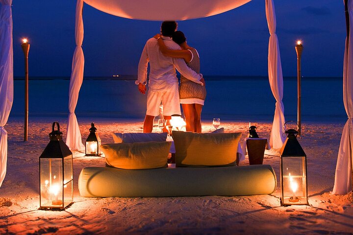 Romantic dinner with Candle at the Nungwi beach - Image 1