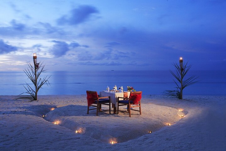 Romantic dinner with Candle at the Nungwi beach - Image 3