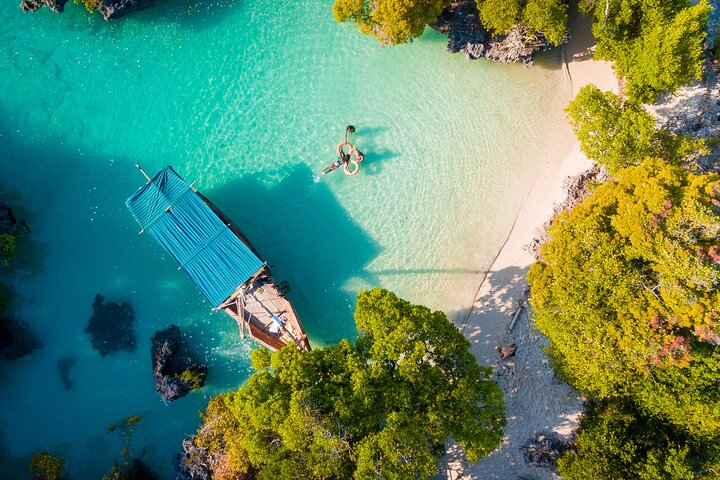 Safari Blue Experience - Unforgettable Day Out At Kwale Island - Image 3