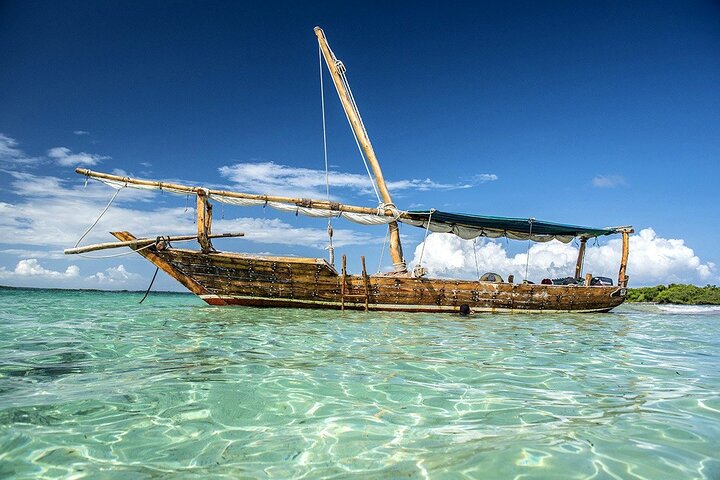 Zanzibar Sunset Dhow Cruise with Transfers. - Image 3