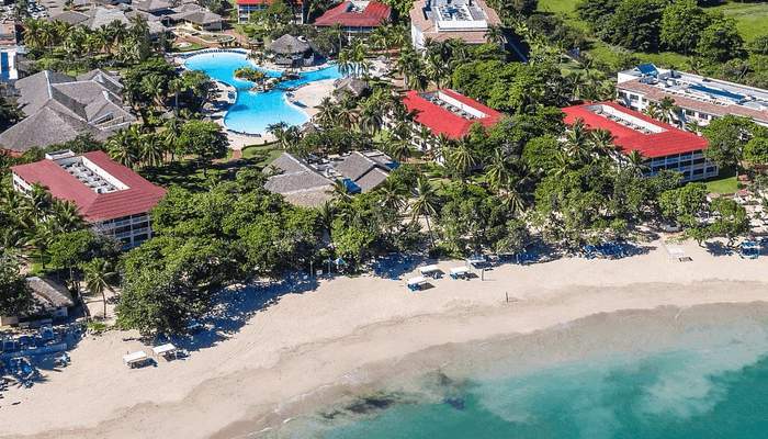 Merian Amber Cove Resort for a Day Pass