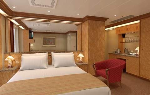Carnival Legend Premium Balcony (9A) cabin, photo 2 of 2