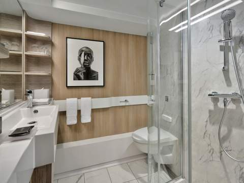 Celebrity Cabin Category Deluxe Inside Image 4