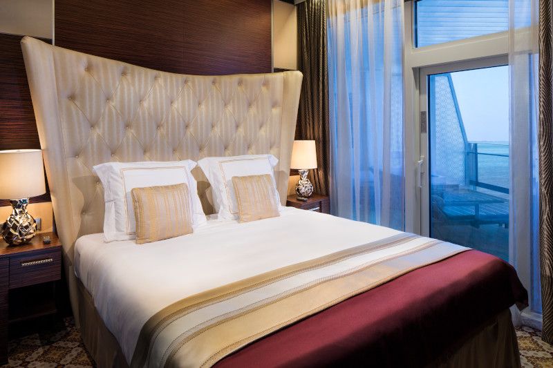 Celebrity Cabin Category Reflection Suite Image 2