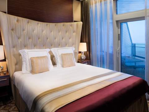 Celebrity Cabin Category Reflection Suite Image 2