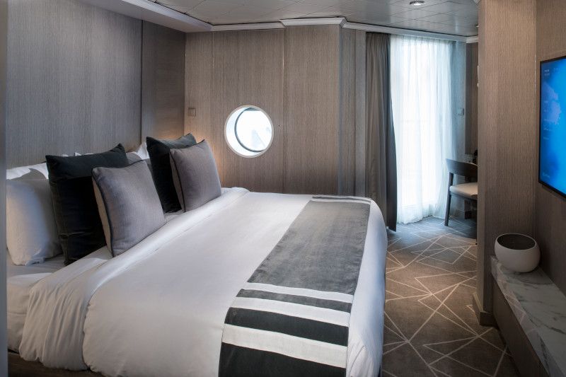 Celebrity Cabin Category Royal Suite Image 9