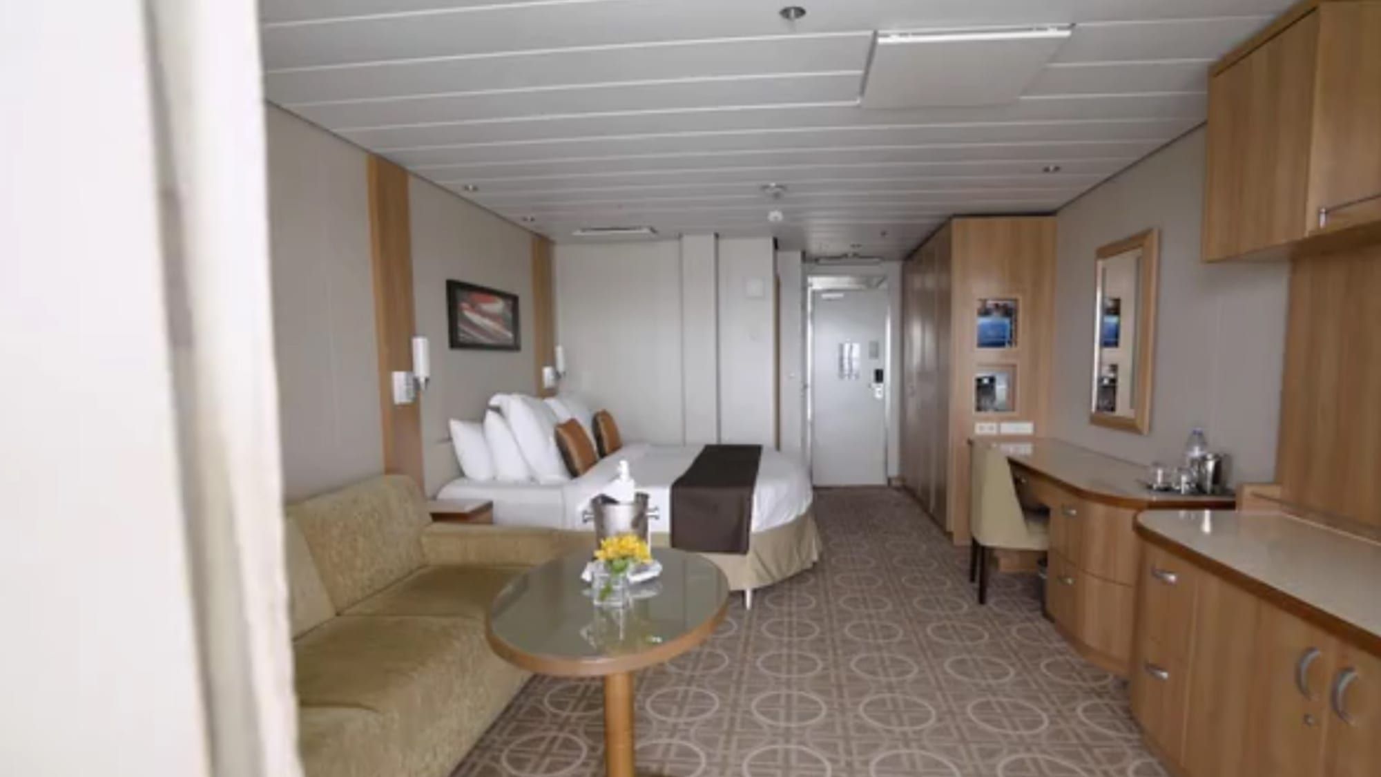 Celebrity Equinox Sky Suite (S1) cabin, photo 2 of 5