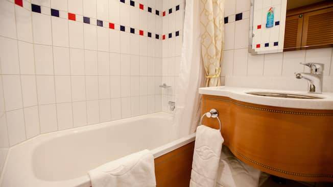 Deluxe Inside Stateroom Image 4