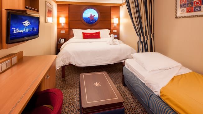 Deluxe Inside Stateroom Image 6