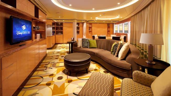 Concierge Royal Suite with Verandah Image 2