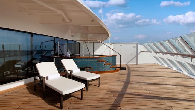Concierge Royal Suite with Verandah Image 6