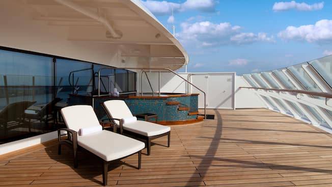 Concierge Royal Suite with Verandah Image 6