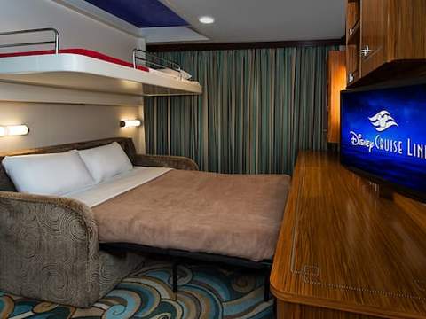 Concierge Family Oceanview Stateroom with Verandah Image 4