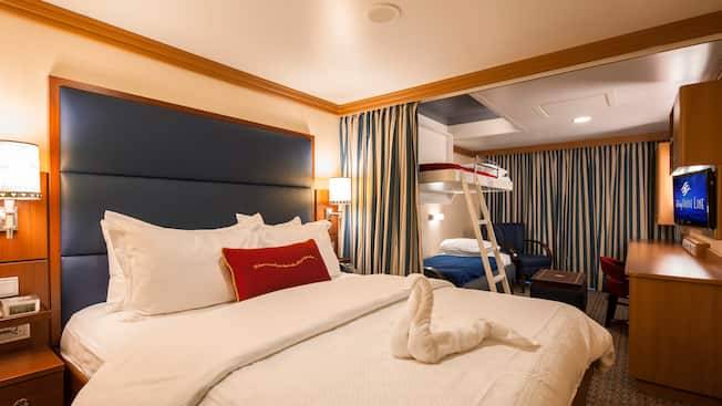 Deluxe Family Oceanview Stateroom with Verandah Image 4