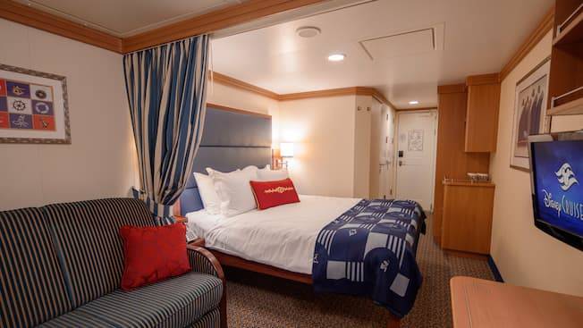 Deluxe Family Oceanview Stateroom with Verandah Image 2