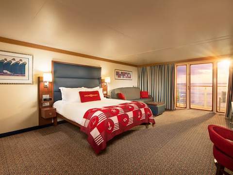 Deluxe Family Oceanview Stateroom Image 7