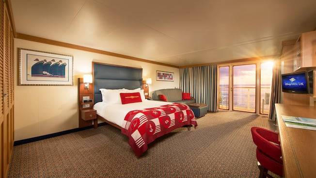 Deluxe Family Oceanview Stateroom Image 7
