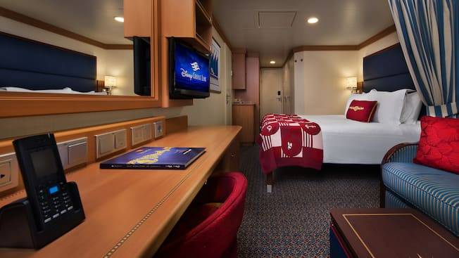 Deluxe Family Oceanview Stateroom with Verandah Image 4